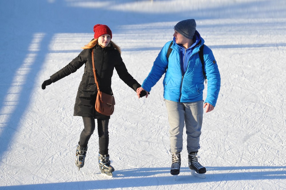 Где бесплатно покататься на коньках в Москве