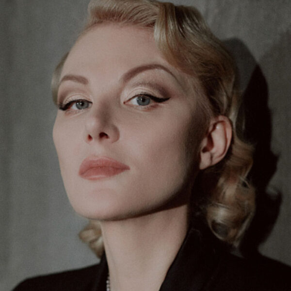 Отмена творческого вечера Ренаты Литвиновой