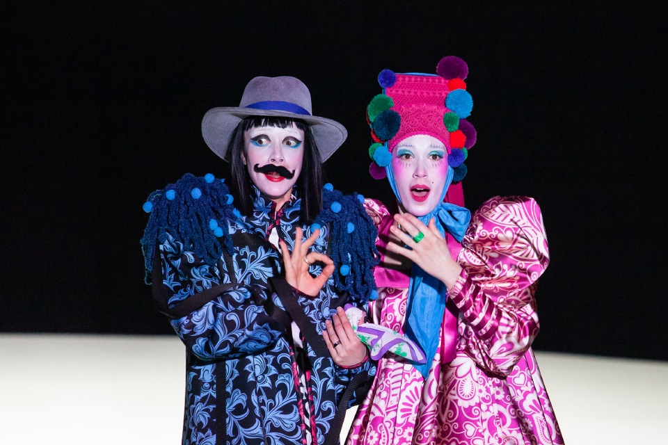 «Слуга двух господ. Russian edition»: почему адаптированный для российской публики спектакль стал таблеткой от депрессии