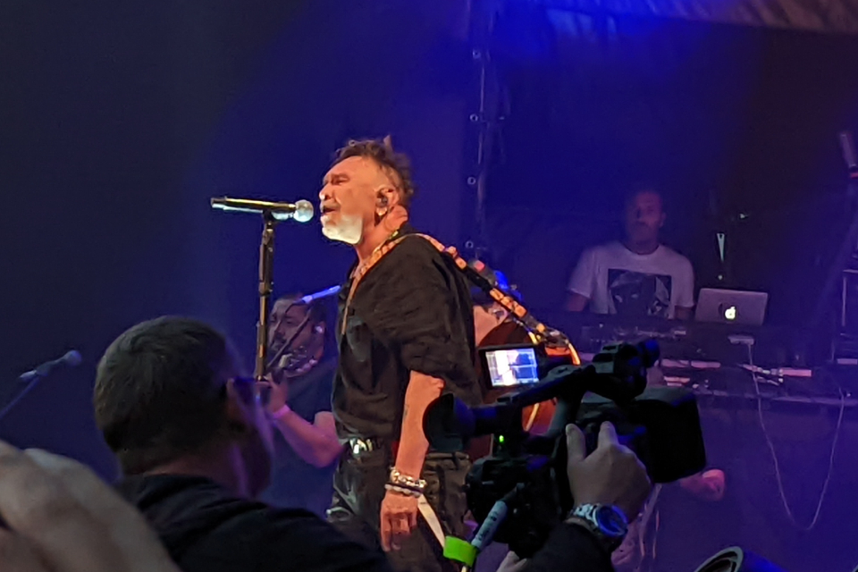 Как прошел концерт Гарика Сукачева под открытым небом