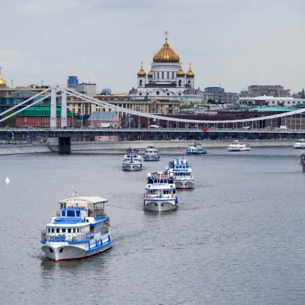 Парад судов на Москве-реке: катаемся на ретро-теплоходе