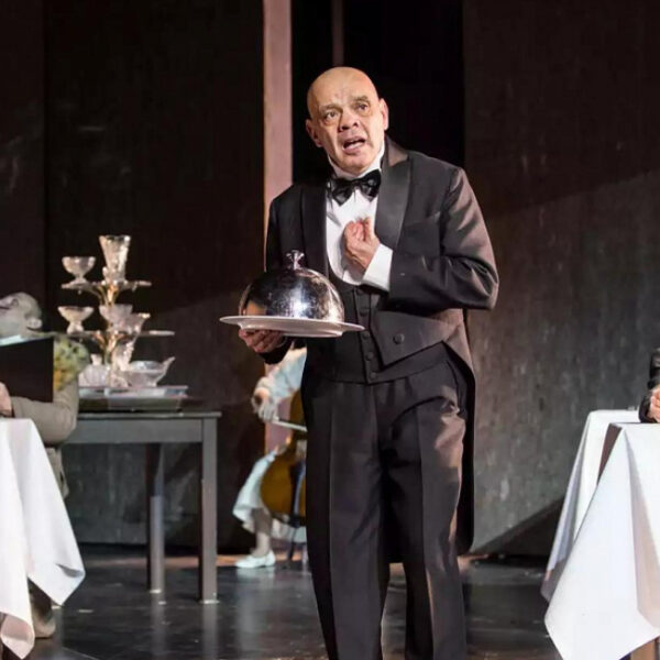 Спектакль «Человек из ресторана» в театре Сатирикон