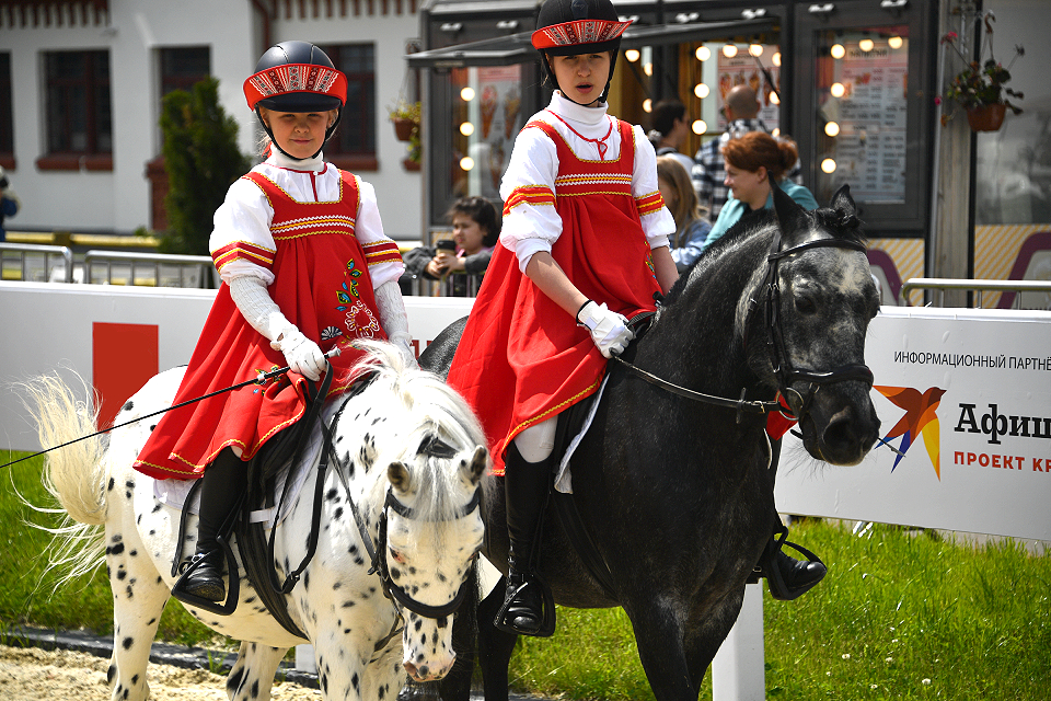 28 лучших идей, куда сходить на выходных в Москве 16 и 17 сентября 2023: конное шоу, квартирник и ретроралли