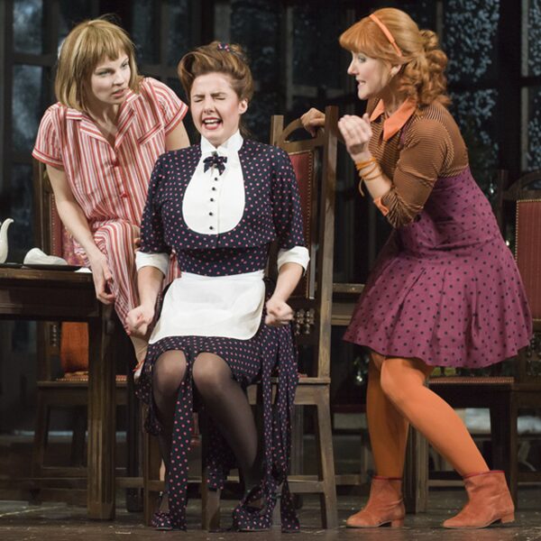 Спектакль «Восемь любящих женщин»