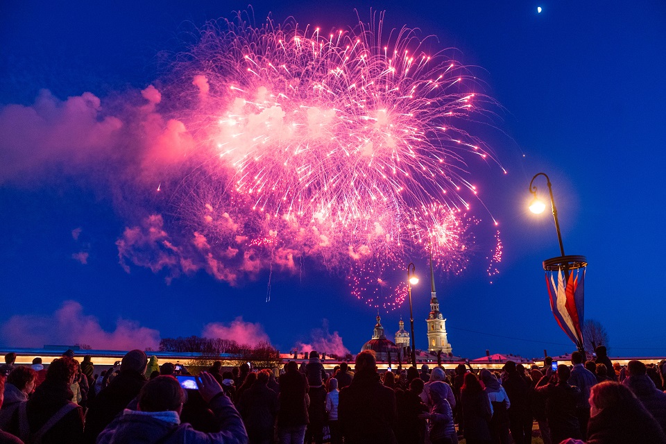 Видео салюта на День Победы в Санкт-Петербурге 9 мая 2024 года