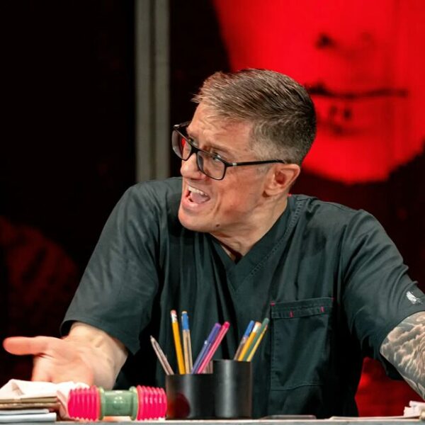 Спектакль «Доктор знает все»