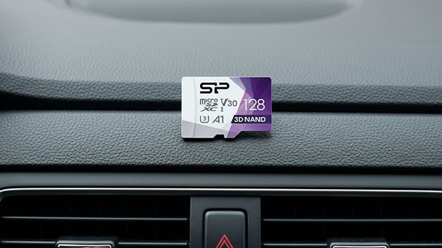 Silicon Power micro SDXC Superior Pro UHS-I U3 V30 A1 + ADP. Фото: Татьяна Фадеева / Нейросеть