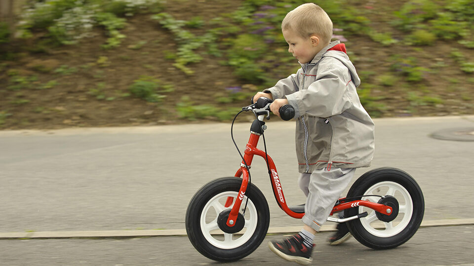 19 лучших беговелов для детей в 2025 году