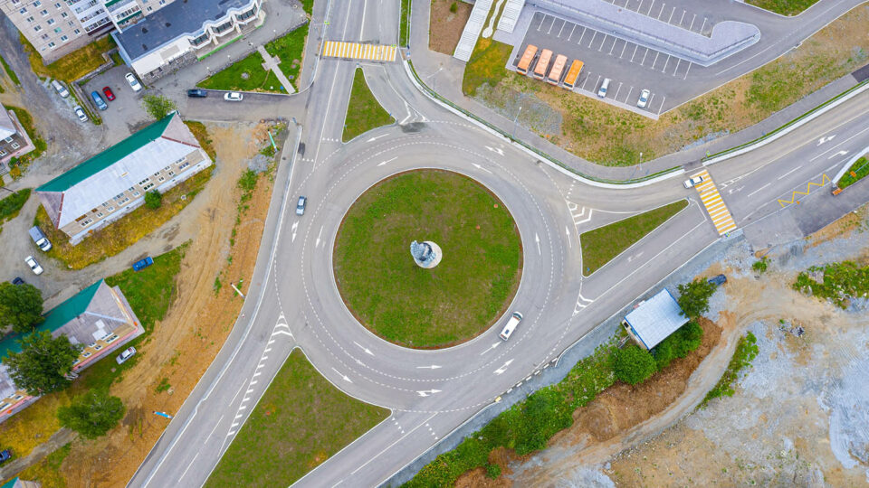 Круговой перекресток (вид сверху). Фото: ArtEvent ET / Shutterstock / Fotodom