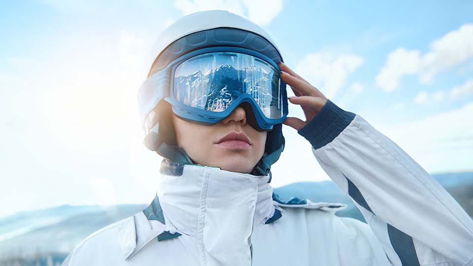 13 лучших горнолыжных масок и очков в 2025 году