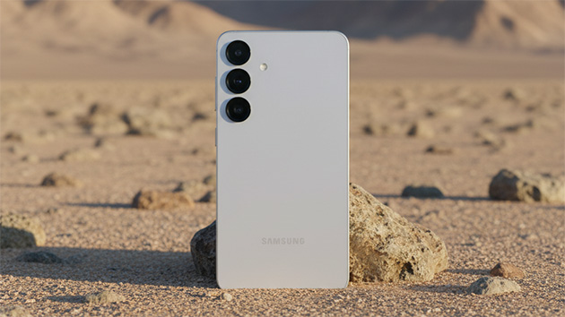 Samsung Galaxy S25 / S25+. Фото: Павел Громов / Нейросеть