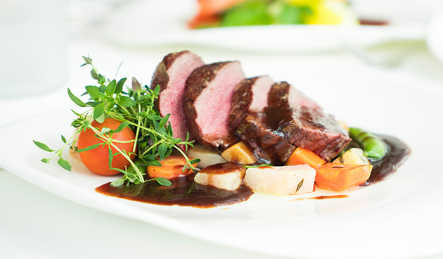 Стейк с рукколой