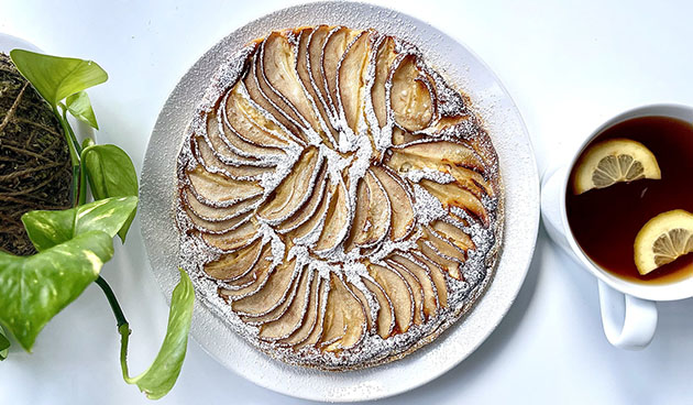 Грушевая шарлотка