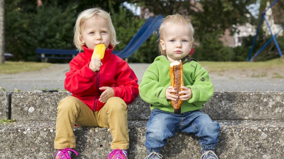 Почему ребенок много ест