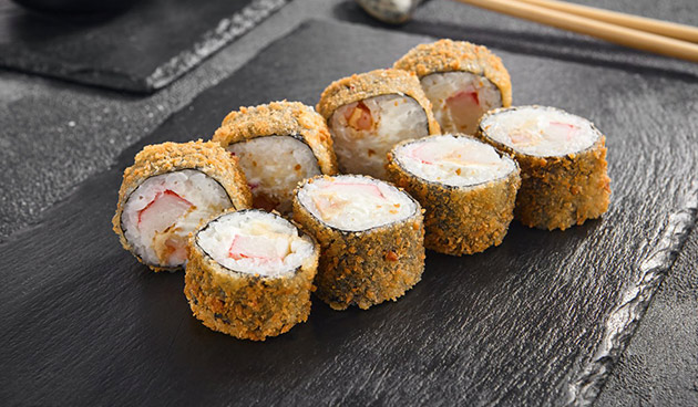 Роллы с крабовыми палочками и корейской морковью