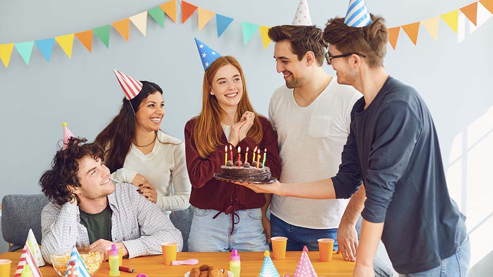 45+ лучших слов благодарности за поздравления с днем рождения в 2025 году