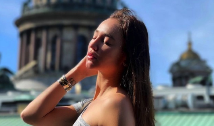 Хейтеры затравили Ольгу Бузову за фото без фотошопа