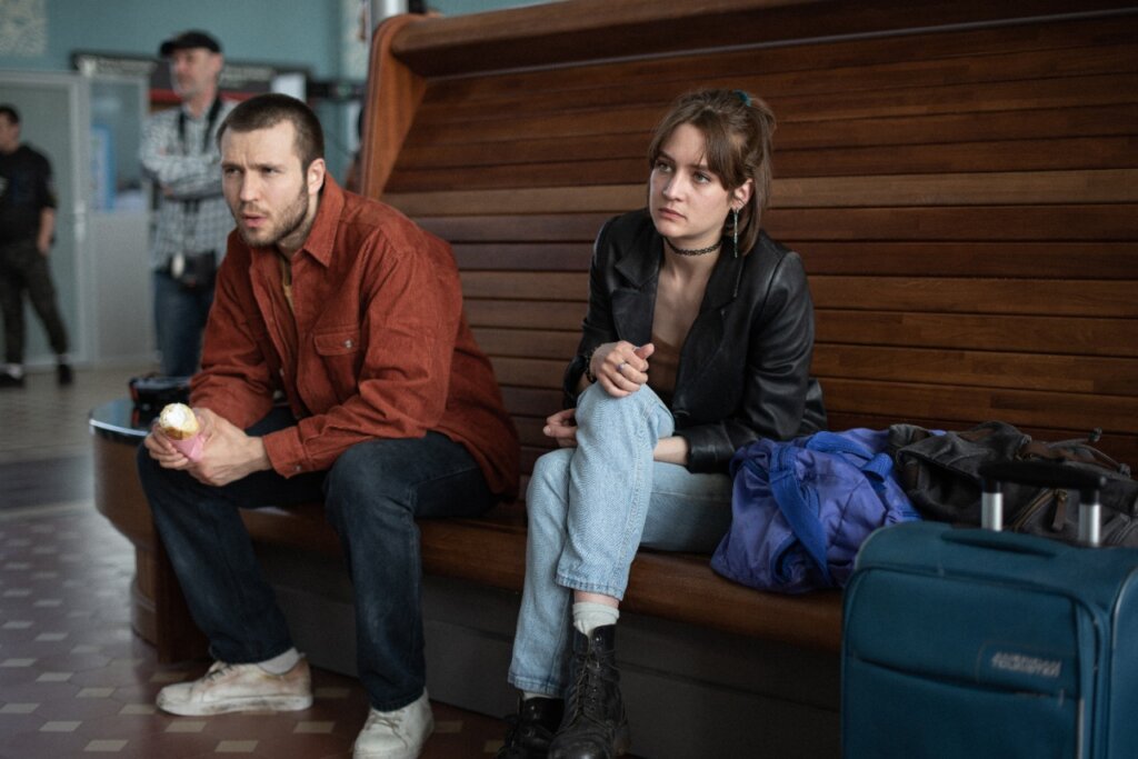 «Я закрыла глаза»: Юная Лиза Янковская рассказала, как смотрела интимную сцену в «Тексте»