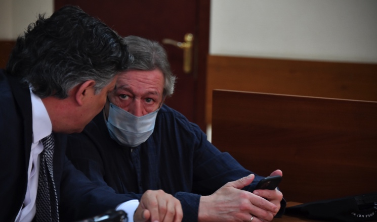 «Вещи висят»: Михаил Ефремов в колонии исхудал до изнеможения