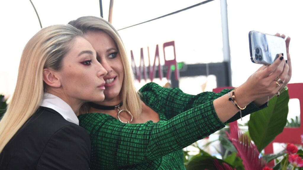 Настя Ивлеева показала спальню Ксении Собчак и раскрыла ее интимные тайны