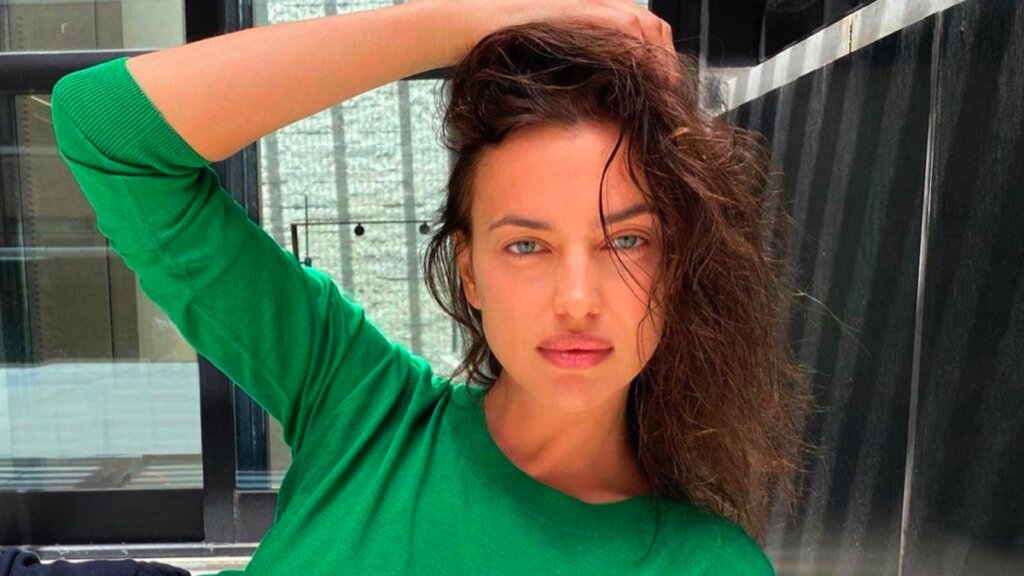 Ирина Шейк взволновала поклонников откровенным снимком