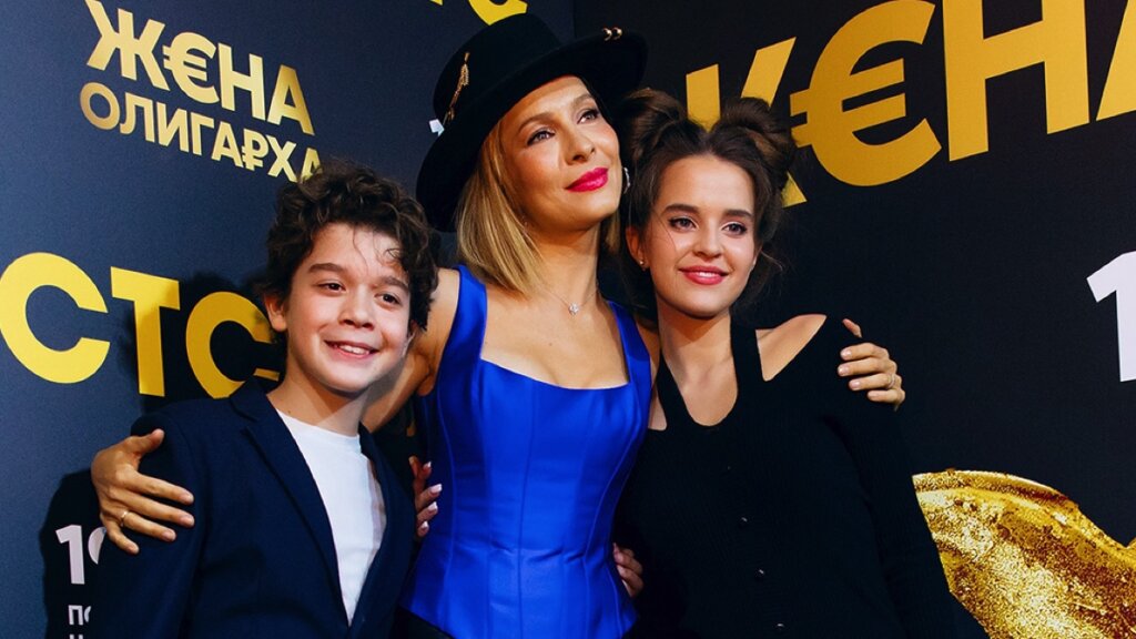 Елена Подкаминская в коже, цветущая Ольга Кабо и Джигурда в образе цыганского барона на премьере «Жены олигарха»