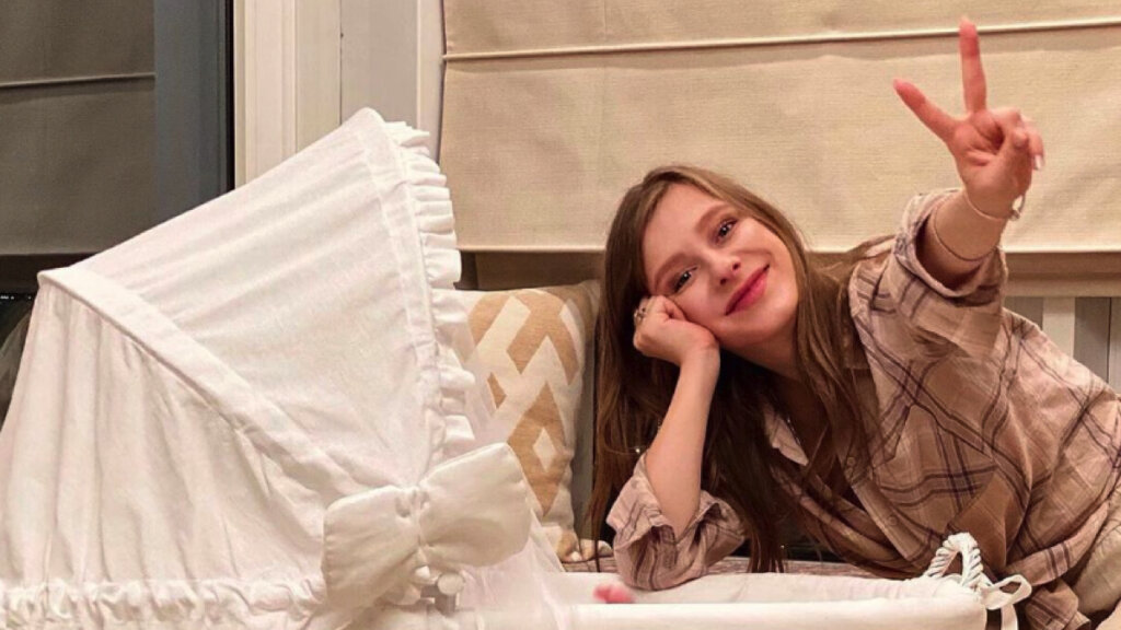 Лиза Арзамасова и Илья Авербух впервые показали лицо сына: «Мамин малыш»