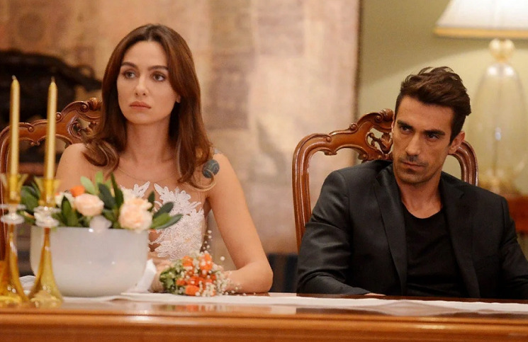 Стало известно, когда зрители увидят сериал «Полет птицы» с Бирдже Акалай и Ибрагимом Челикколом