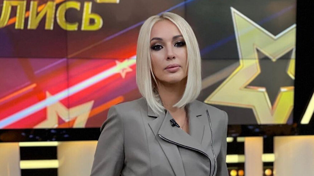 50-летняя Лера Кудрявцева предстала перед публикой в образе, который ее молодит