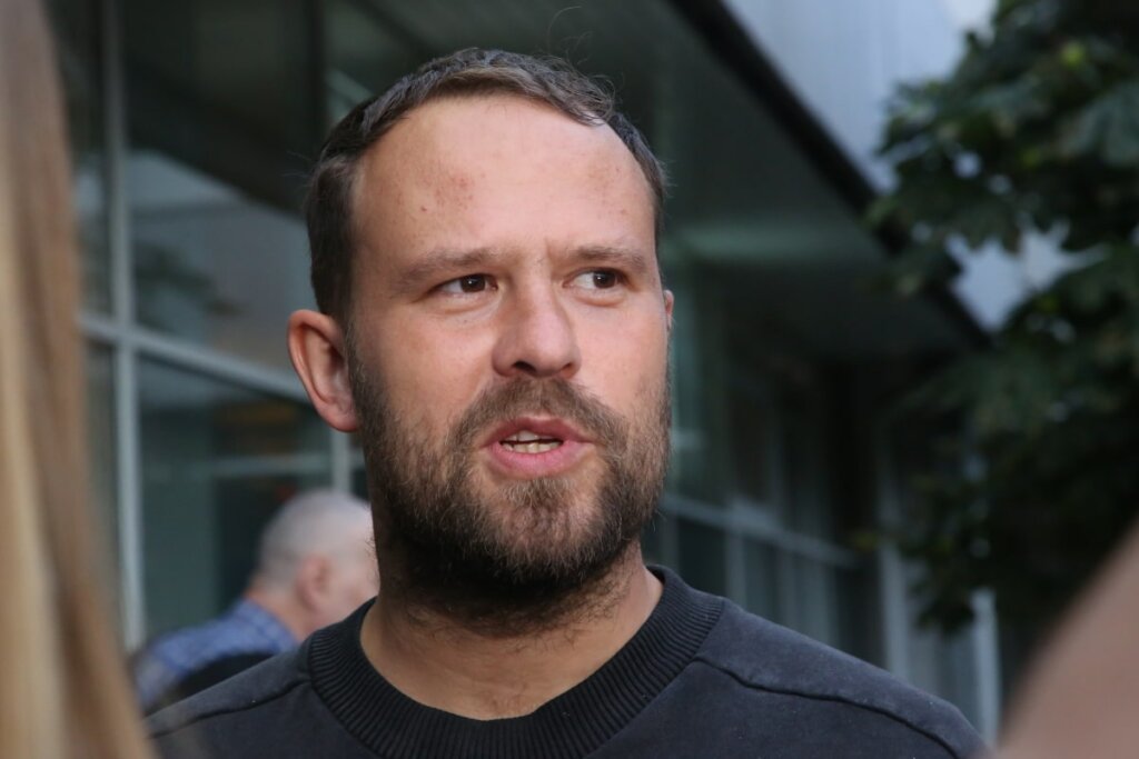 Новости шоу-бизнеса: отец в ужасе от воскрешения Влада Галкина, несчастье Литвиновой, опухший Плетнев и честный Смольянинов об эмиграции