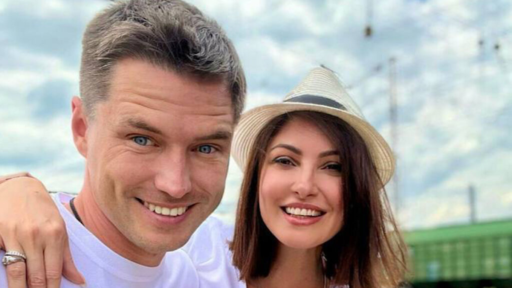 Четвертый муж Макеевой забрал ее паспорт и ни на шаг не отпускает от себя