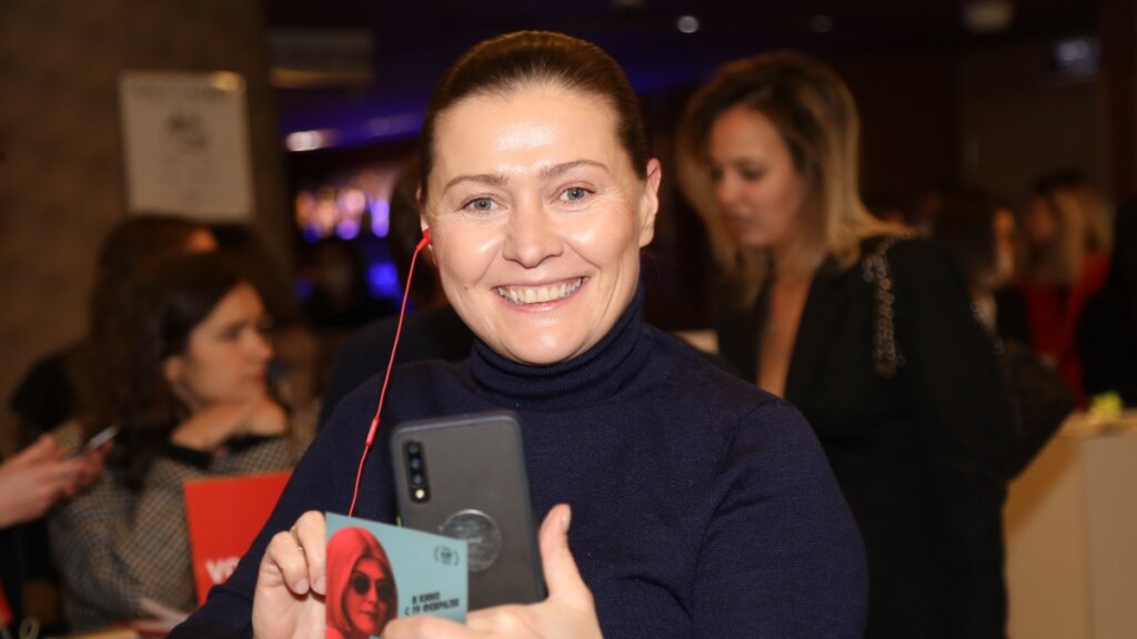 Раздобревшая Мария Голубкина похвасталась фигурой в бикини