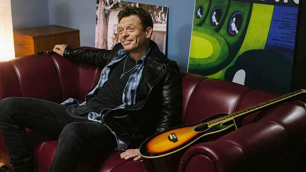 Иллюстрации, торты и резьба по дереву: Необычные хобби актеров