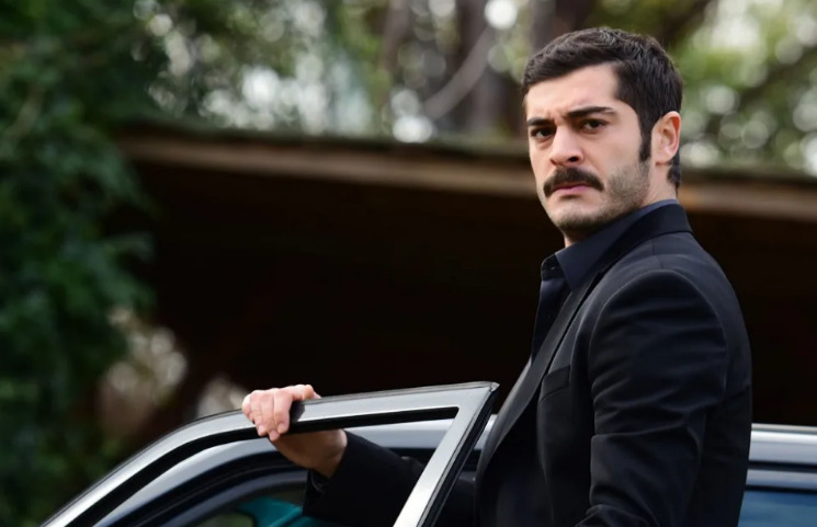 Бурак Дениз может оказаться в тюрьме: Пьяный актер устроил скандал в ресторане