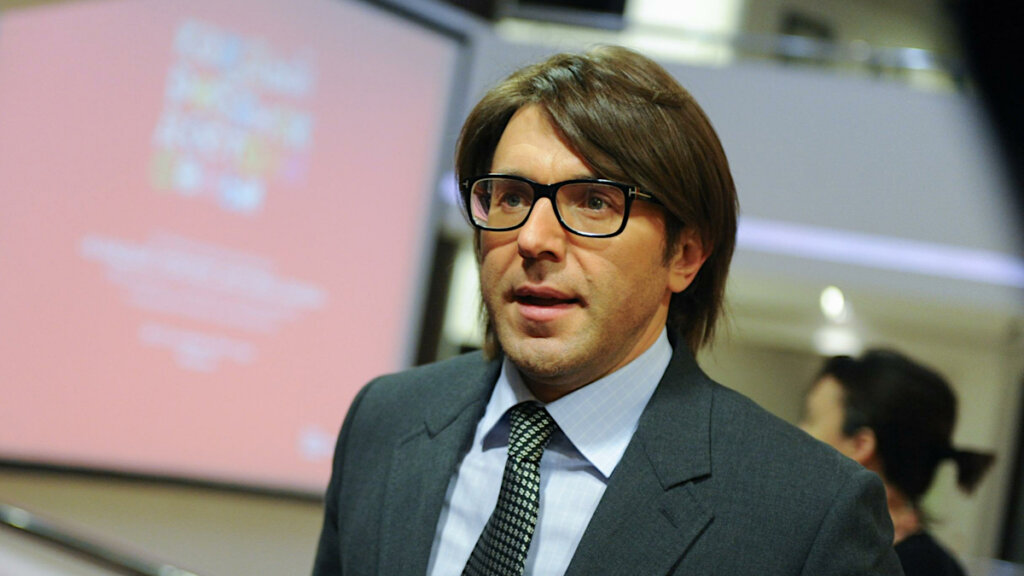 Андрей Малахов вышел в свет в шубе, из-за которой подрался с известным стилистом