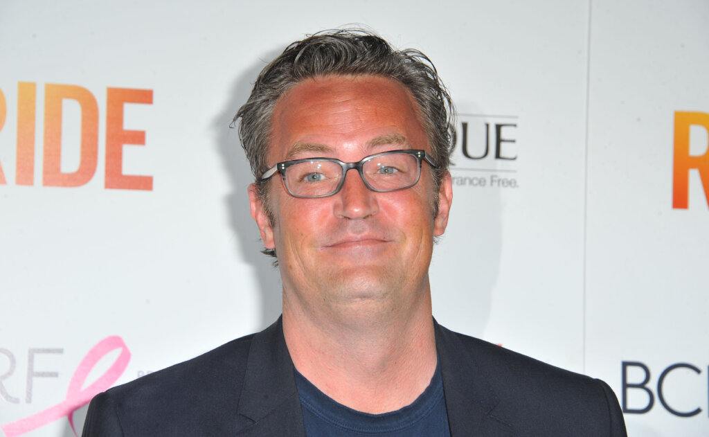 Звезда «Друзей» Мэтью Перри впервые рассказал о личном: Алкоголь, наркотики, детские травмы и тайная жизнь с Джулией Робертс