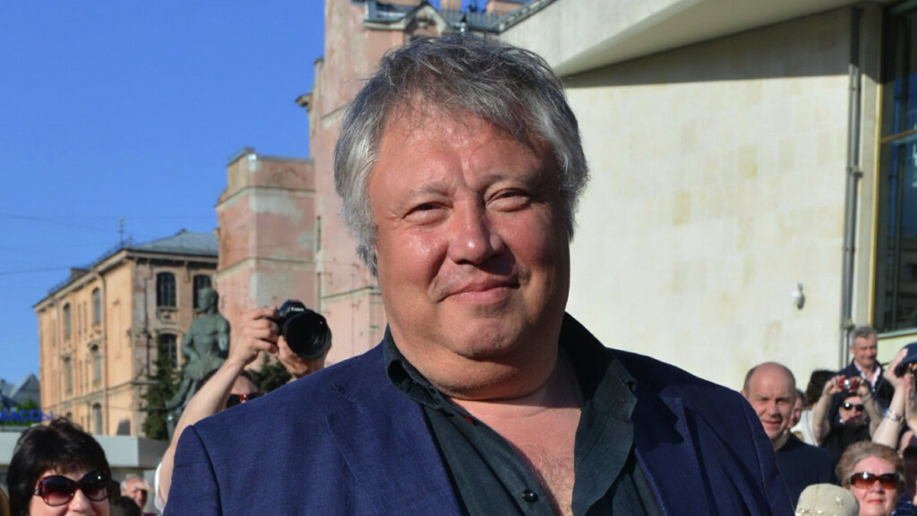 Почему актер Сергей Степанченко называет свою внучку младшей дочерью: как живет знаменитый актер