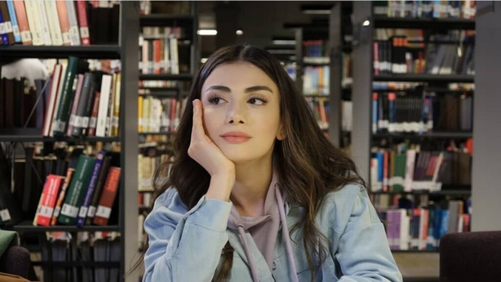 Диетолог, верящий в любовь с первого взгляда: все что мы знаем о звезде сериала «Сапфир» — Озге Ягыз