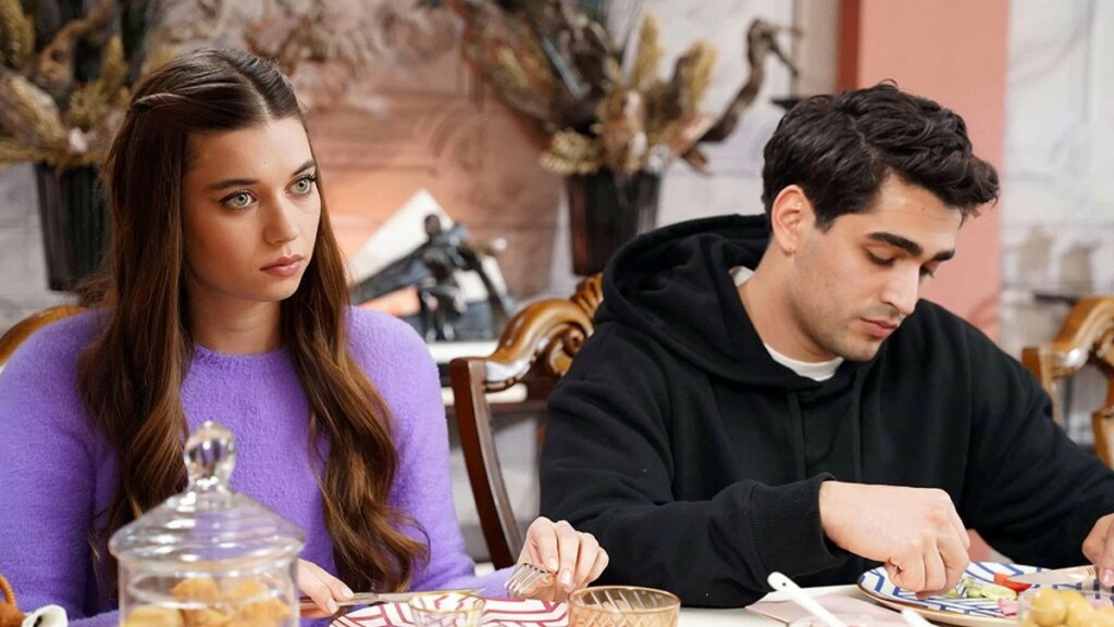 «Зимородок» — худший сериал года второй раз подряд: Итоги премии «Золотой менемен»