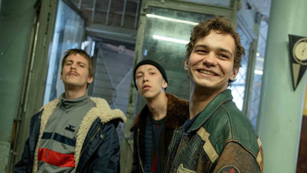 Как выглядели актеры из сериала «Слово пацана» в своих первых ролях