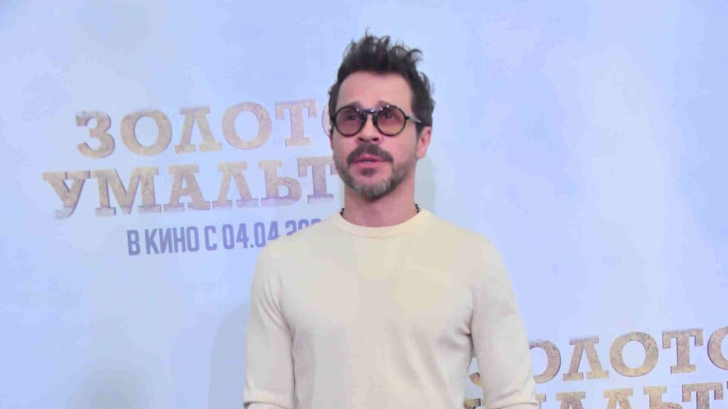 Редкий кадр: Павел Деревянко поделился фотографиями подросших дочерей