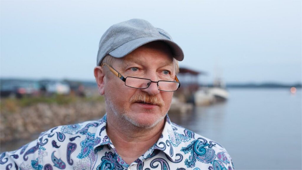 Разбитую инсультом жену звезды фильма «Особенности национальной охоты» лечат пиявками