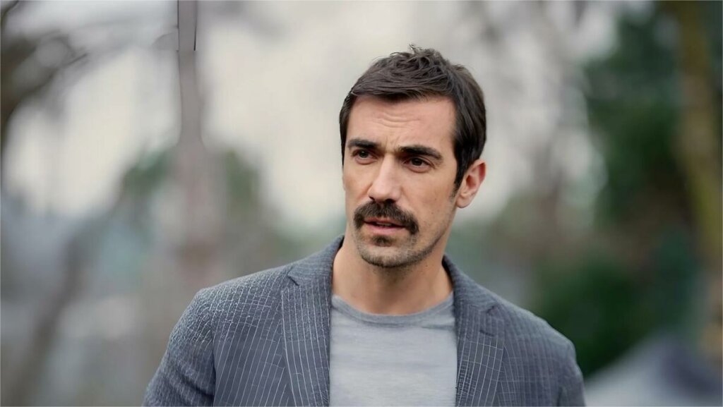 Развелся с женой, спас новорожденную девочку и дружит с Бирдже Акалай: Многогранная жизнь Ибрагима Челиккола