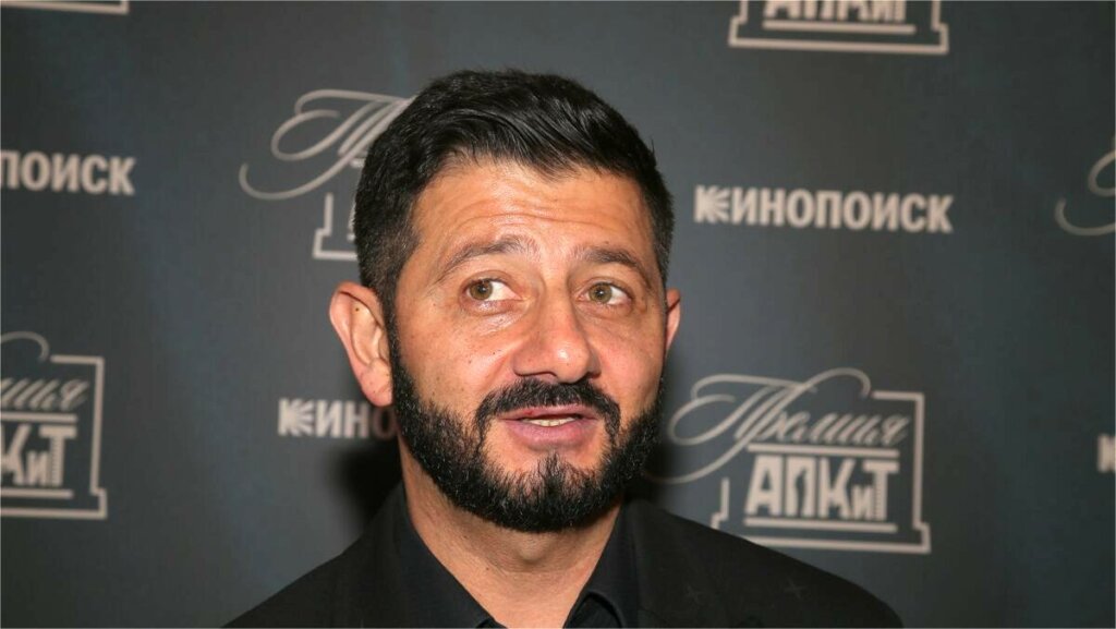 Развод Галустяна обернулся скандалом: причиной стала беременная помощница артиста