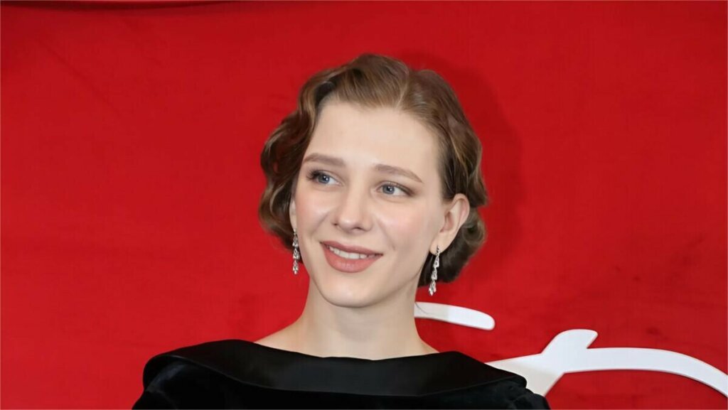 Россияне жалеют Лизу Арзамасову: актриса отреагировала на скандальное заявление Авербуха