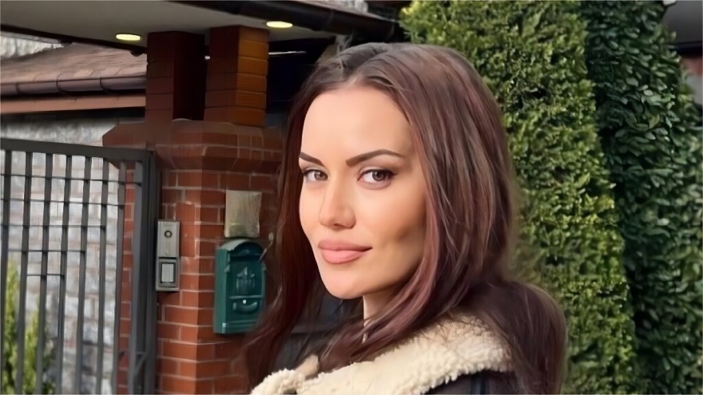 Собиралась замуж за Озджана Дениза, но обрела счастье с Бураком Озчивитом: как живет красивая Фахрие Эвджен