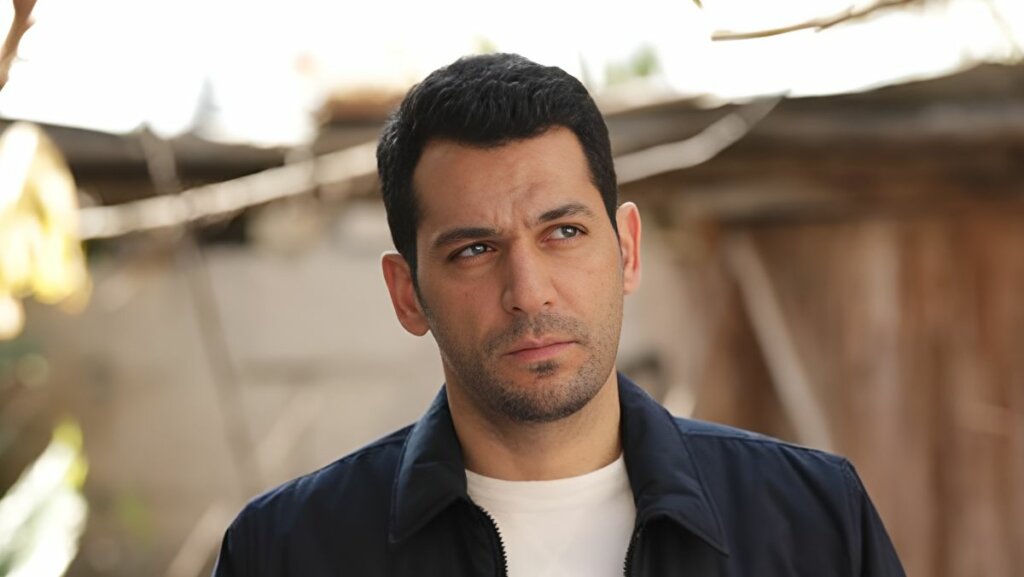 Турецкий актер Мурат Йылдырым тайно прилетел в Россию