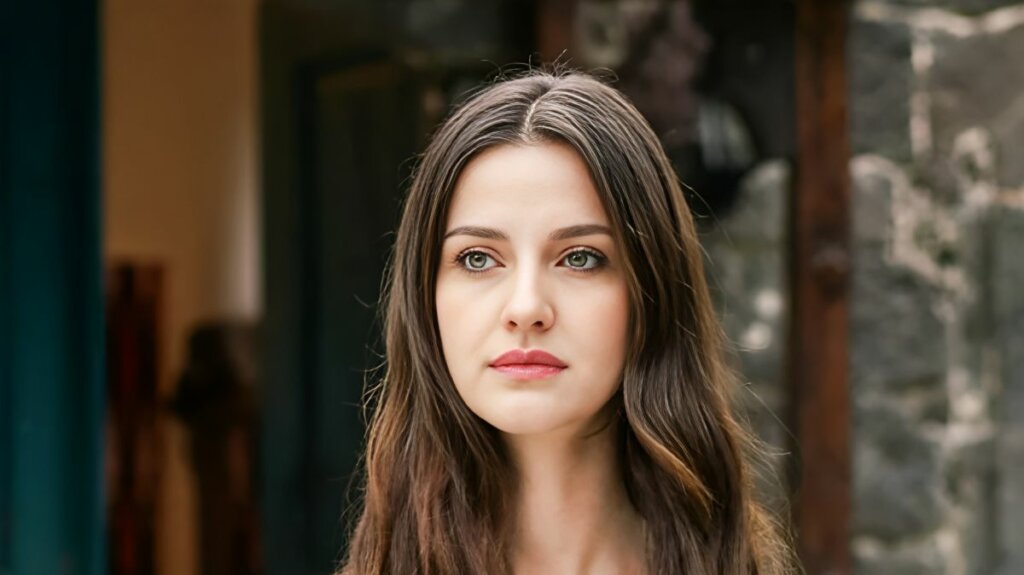 Турецкая актриса Ирэм Хэльваджиолу вместе с новорожденной дочкой попала в серьезную аварию