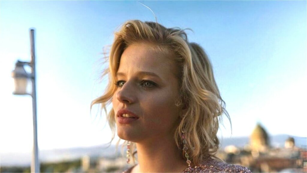 «Богиня»: Красивая Саша Бортич показала идеальную фигуру в крошечном бикини