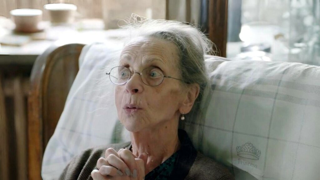 Актриса Ела Санько сломала позвоночник: появились подробности